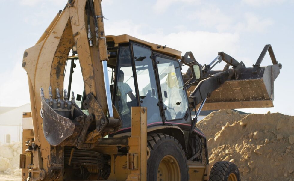 retroescavadeira e escavadeira