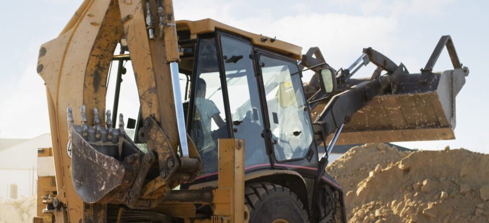 retroescavadeira e escavadeira {{brizy_dc_image_alt entityId=