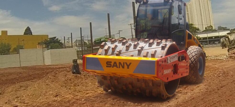 retroescavadeira {{brizy_dc_image_alt entityId=