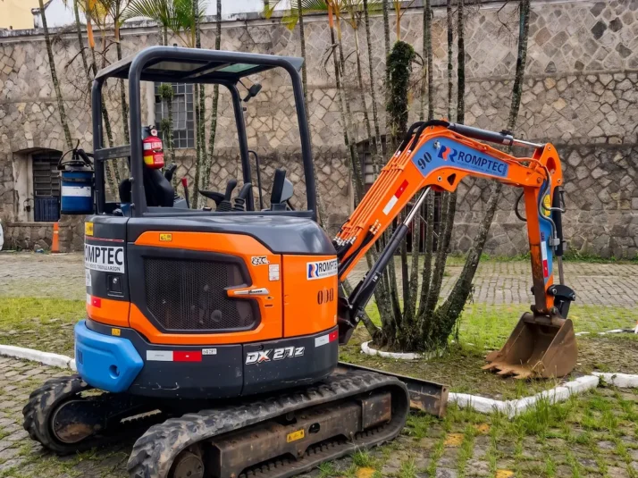 alguel de miniescavadeira em sp romptec