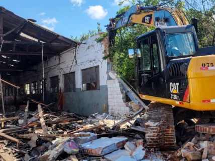 Demolidora de construção