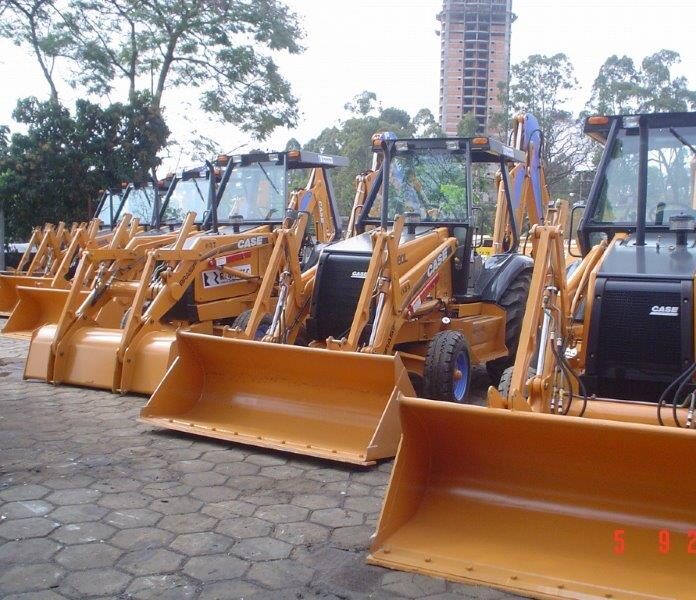 Retroescavadeira Aluguel | Romptec {{brizy_dc_image_alt imageSrc=