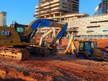 imagem de empresa trabalhando na terraplenagem em sp