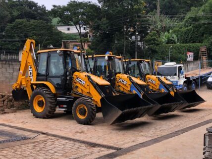 locacao de escavadeiras retroescavadeiras mini escavadeiras romptec