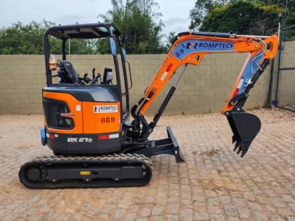 Locação de mini escavadeira da romptec