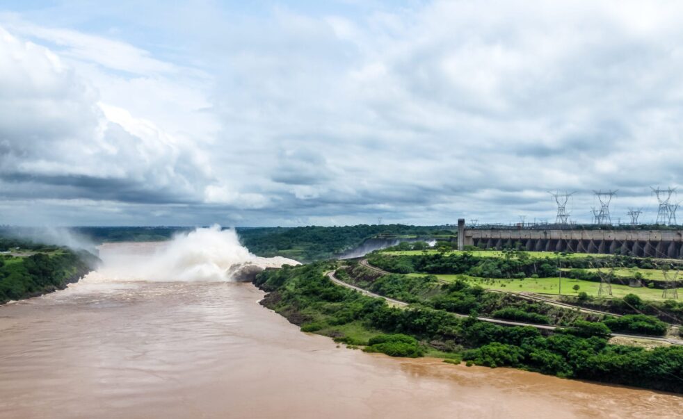 Spillway of Itaipu Dam - Brazil and Paraguay Border romptec principais obras da construcao civil no brasil scaled 1
