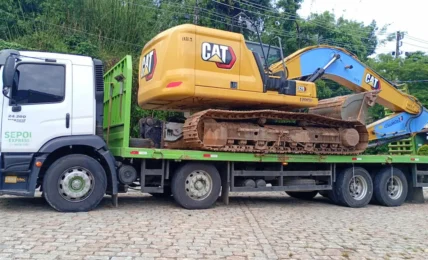 transporte de máquinas pesadas para obras