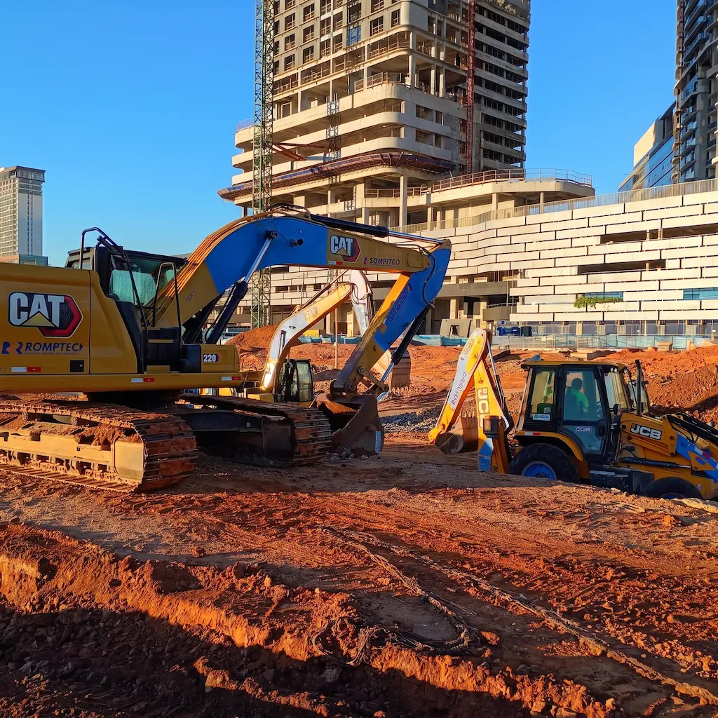 imagem de empresa trabalhando na terraplenagem em sp