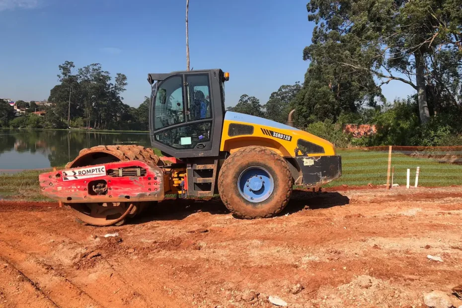 Aluguel de rolo compactador na região de sp pela ROMPTEC