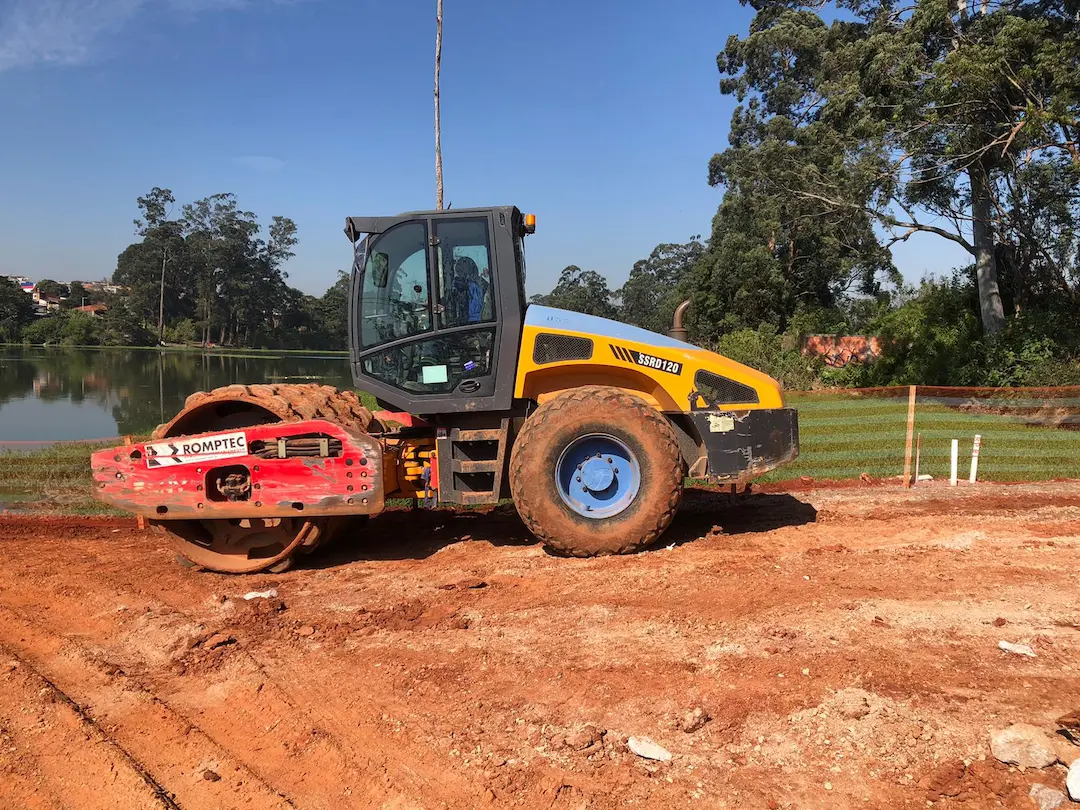 Locação de Rolo Compactador Liso ou Pata de Carneiro 1 Aluguel de rolo compactador na região de sp pela ROMPTEC
