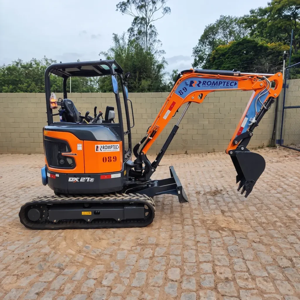 Locação de mini escavadeira da romptec