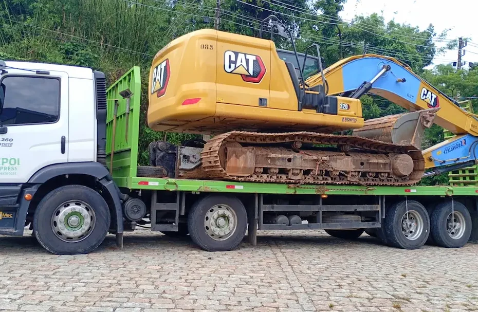 transporte de máquinas pesadas para obras